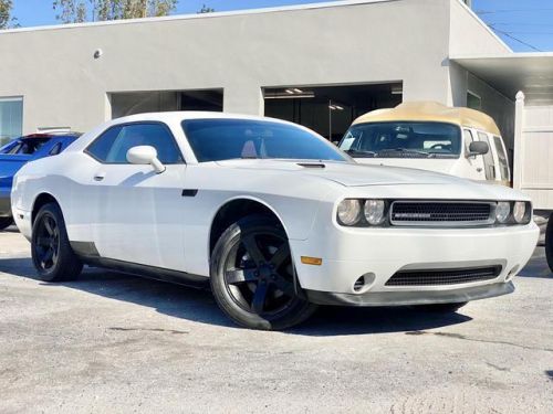 2012 dodge challenger sxt coupe 2d