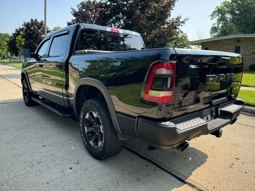 2019 ram 1500 ram rebel 4wd 5.7l v8 leather panoramic roof air suspensionn