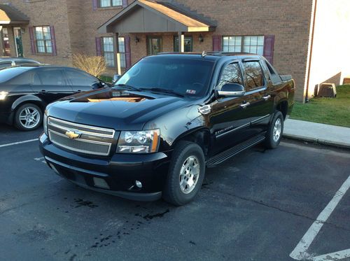 2007 chevy avalanche lt. black in good condition