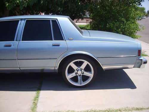 1986 caprice classic only 44,500 miles, on 20" irocs! mint interior