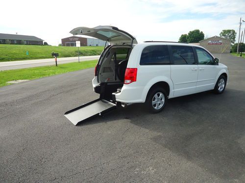 2012 dodge grand caravan wheelchair/handicap ramp van rear entry conversion