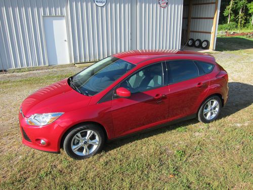 2012 ford focus se hatchback 4-door 2.0l