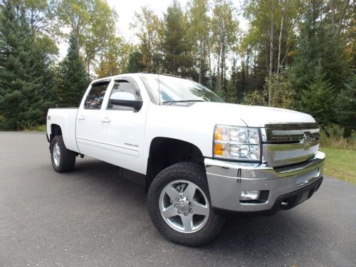 13 chevy silverado 2500hd 4x4 duramax diesel save big, demo!!  nav roof dvd 20's