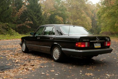 1990 300se mercedes black on black very clean