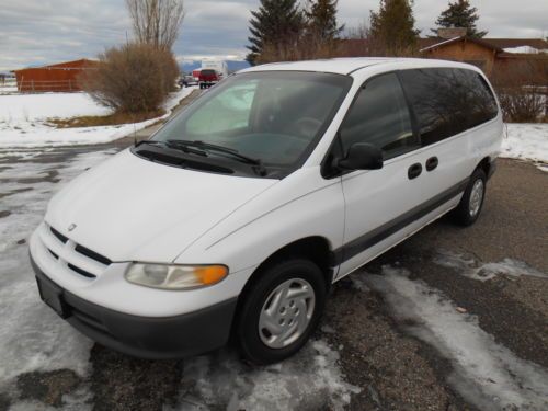 1997 dodge grand caravan se 4 door - excellent condition - runs and drives great