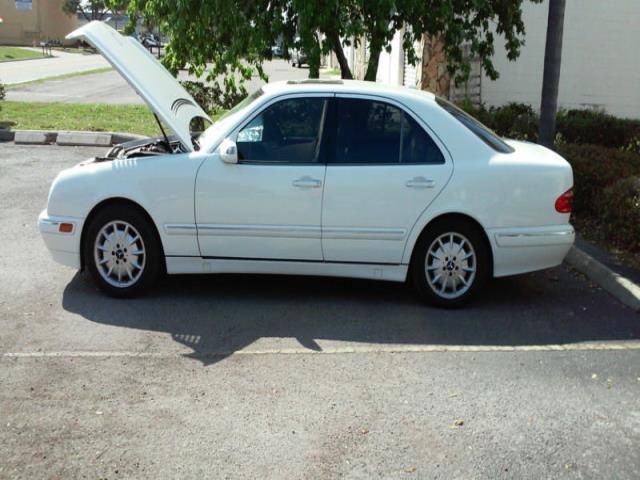 Mercedes-benz e-class base sedan 4-door