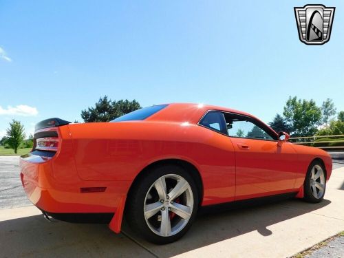 2008 dodge challenger srt-8