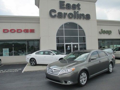 2012 toyota avalon limited only 2,400 miles sunroof leather really is like new