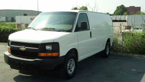 2011 chevrolet express 2500 base standard cargo van 3-door 4.8l