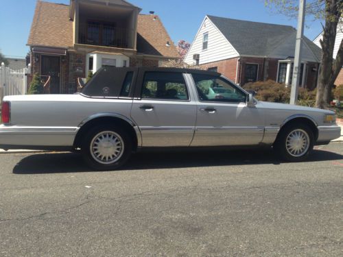 1996 gray lincoln towncar