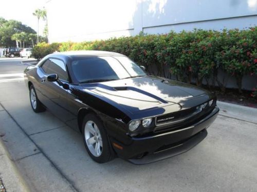 2012 dodge challenger sxt