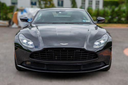 2019 aston martin db11