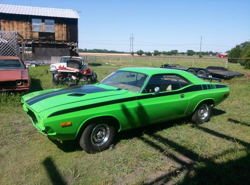 1972 dodge challenger base hardtop 2-door 7.2l