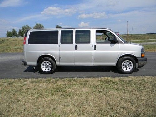 Chevy express 1500 awd van v-8 auto 8 passenger 1-owner 4x4