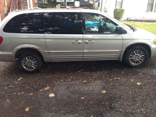 2002 chrysler town &amp; country limited mini passenger van 4-door 3.8l