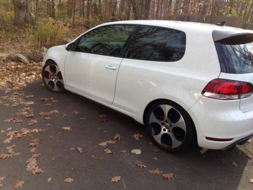 2011 volkswagen gti base hatchback 2-door 2.0l - must see