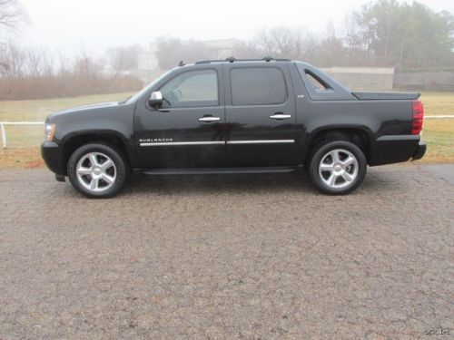 2011 avalanche ltz 2wd blk/blk lthr roof nav tv 53k 20&#039;s immaculate