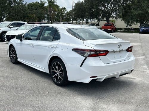 2022 toyota camry se