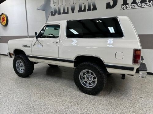 1987 dodge custom 4wd 5.2l- v8