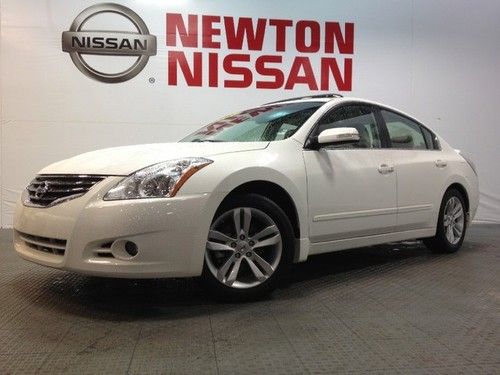 2012  nissan 3.5 sr plenty of power and yes we finance