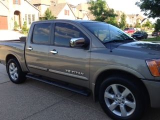 2009 nissan titan le crew cab pickup 4-door 5.6l