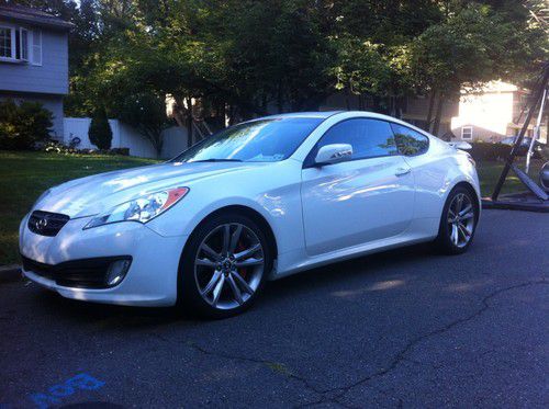 2012 hyundai genesis coupe 3.8 track coupe 2-door 3.8l