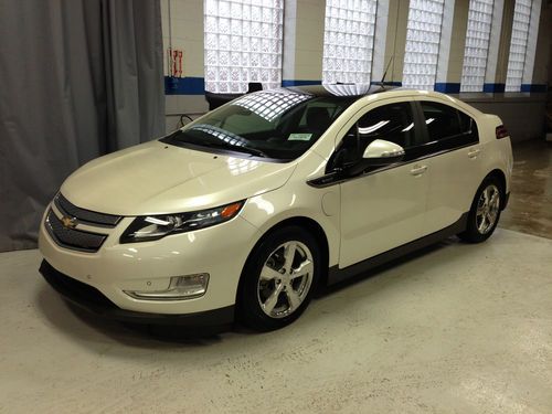 2012 chevrolet volt hatchback 4-door msrp $46,165