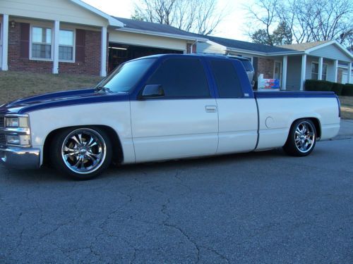 Custom bagged chevy silverado 1500 loooook!!!!!!!!!