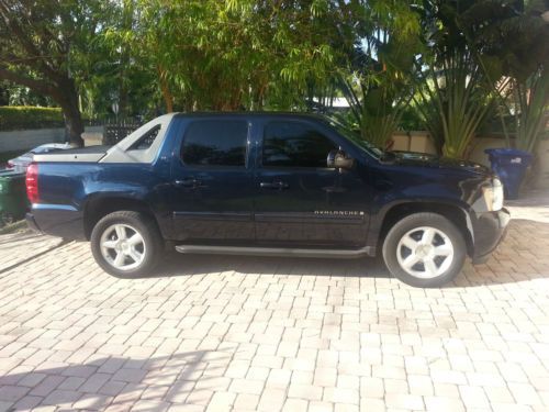 Beautiful blue 2007 chevrolet avalanche