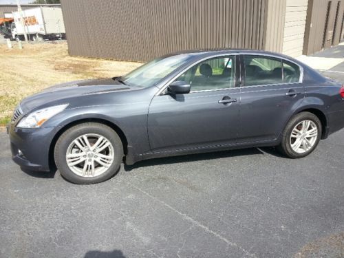 Beautiful 2010 infiniti g37x awd heated seats new tires  in great shape