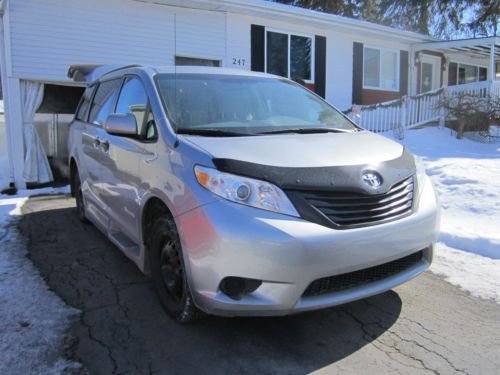 2011 toyota sienna handicap wheelchair van