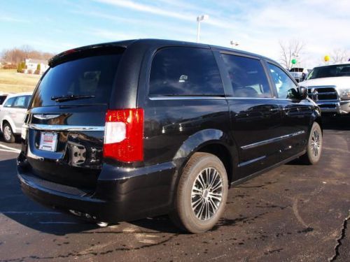 2014 chrysler town & country s