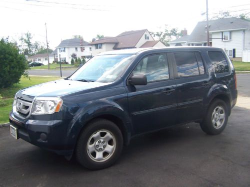 Honda pilot xl 2011 $22,000 low mileage excellent condition