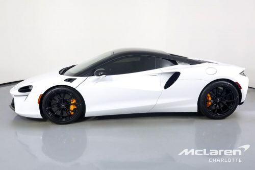 2023 mclaren artura