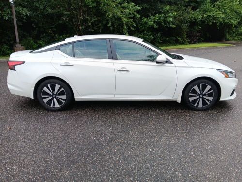 2022 nissan altima 2.5 sv