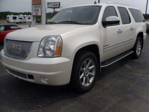 Yukon denali only 11k miles dvd nav 2nd row buckets and moonroof free shipping!