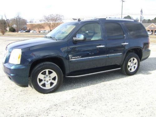 2007 gmc yukon denali one owner 3rd seat sunroof