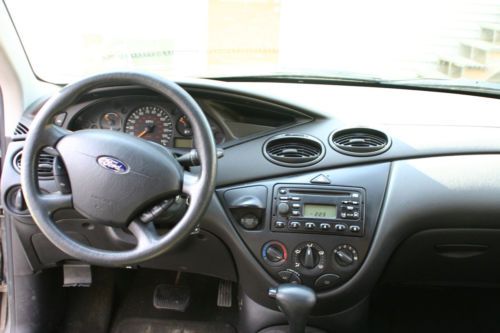 2002 ford focus se sedan 4-door 2.0l