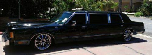 1989 lincoln town car signature sedan 4-door stretch limo 5.0l