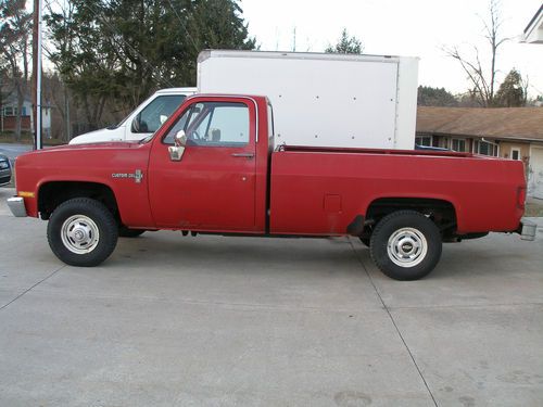 1986 chevrolet custom deluxe 4 x 4 low miles