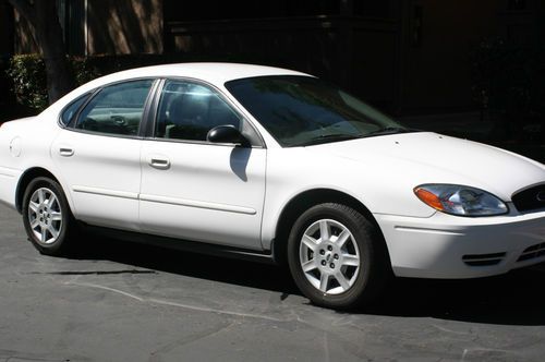 2005 ford taurus se sedan*4 door*low low miles*clean title