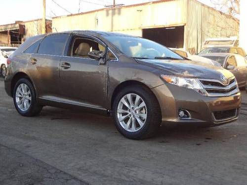 2013 toyota venza le damaged rebuilder runs! good airbags like new wont last!!!