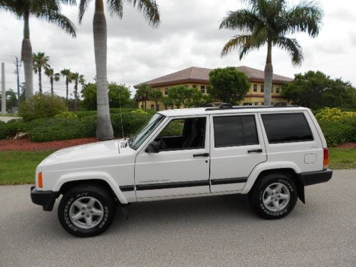 Beautiful 2001 jeep cherokee sport 4x4 all original and rust free!