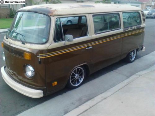 Slammed volkswagen baywindow bus vw