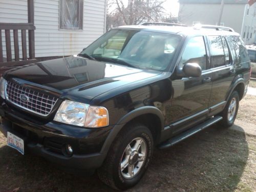 Ford explorer 2003 4door xlt 4x4 v6 motor 4.0 it&#039;s in a great condition