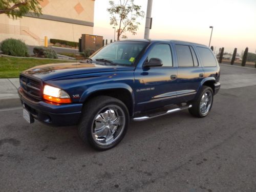 Dodge durango slt 4 x 4  3 rows of leather seats big big chromes cool truck !!!!