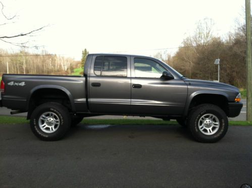 2004 dodge dakota quad cab sport 4x4 v8 lifted low miles