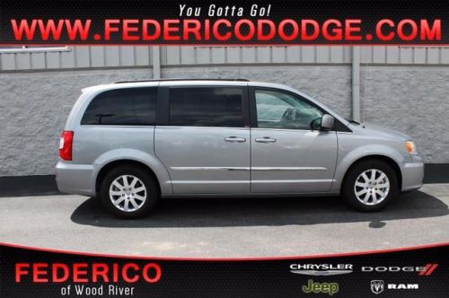 2013 chrysler town & country touring