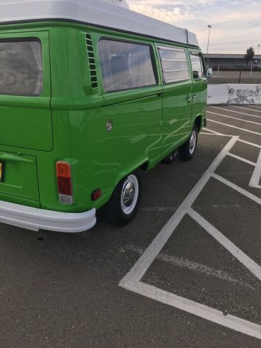 1977 volkswagen bus/vanagon