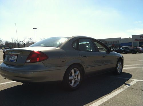 2001 ford taurus se 2-valve sedan 4-door 3.0l